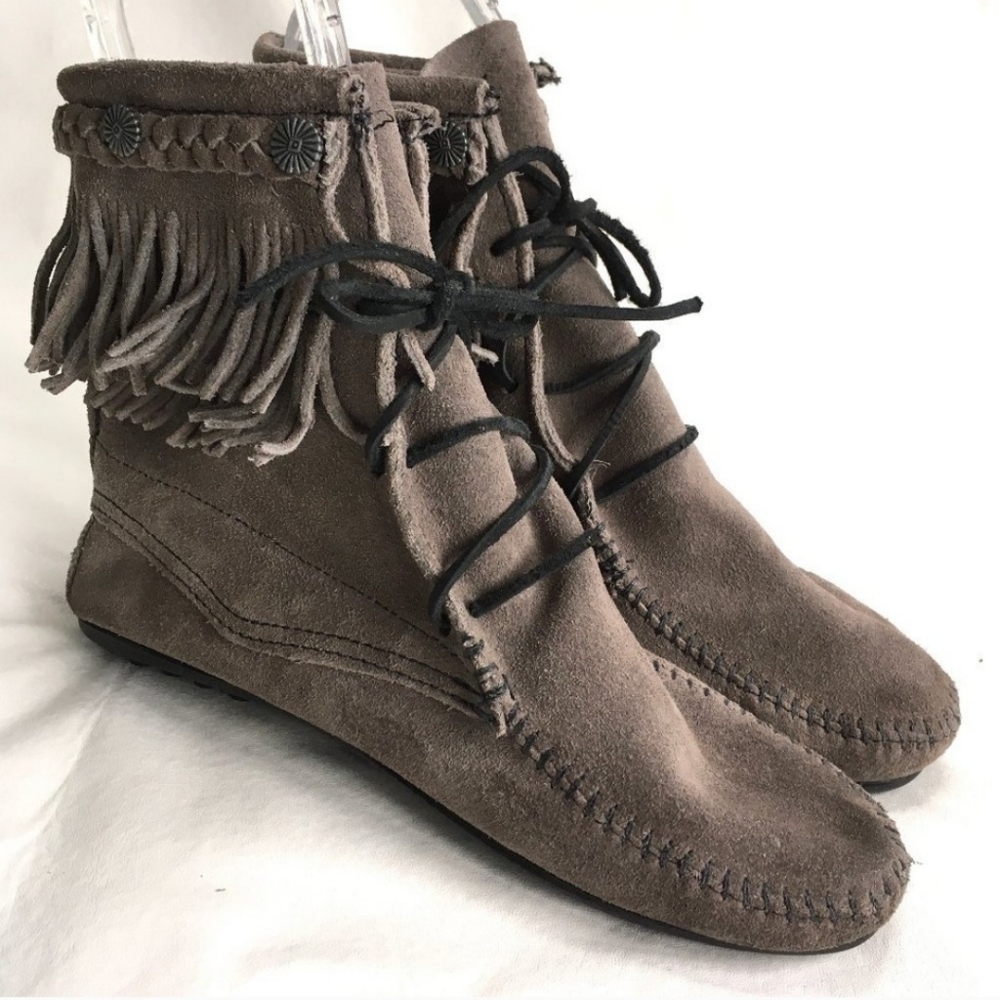 Minnetonka Tramper grey suede moccasin boot
